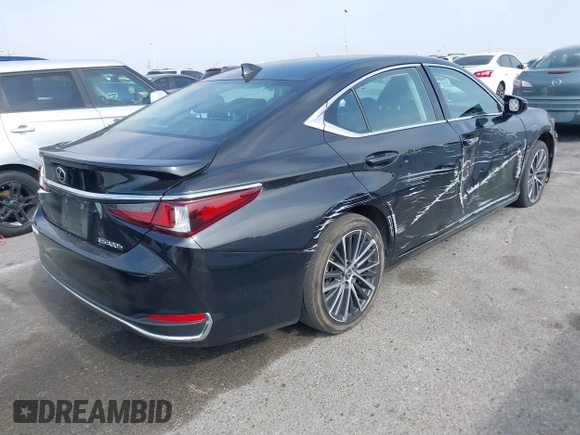 2023 Lexus ES 300h z VIN 58ADA1C15PU029137, wystawiony jako IAAI lot #41462055 z przebiegiem 25 120 mil mil oraz . Historia ofert i sprzedaży dostępna na DreamBid. Obrazek 4.