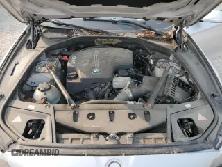 2013 BMW 5 Series 528i xDrive z VIN WBAXH5C51DD107887, wystawiony jako Copart lot #59550505 z przebiegiem 89 537 mil mil oraz Szkoda całkowita • Salvage title. Historia ofert i sprzedaży dostępna na DreamBid. Obrazek 11.