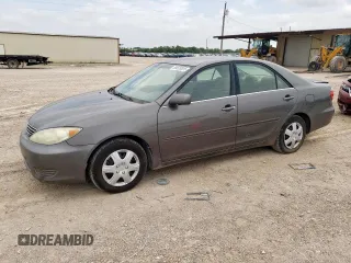 2005 Toyota Camry STD z VIN 4T1BE32K25U551455, wystawiony jako Copart lot #59520825 z przebiegiem 187 929 mil mil oraz Czysty tytuł • Clean title. Historia ofert i sprzedaży dostępna na DreamBid. Obrazek 1.