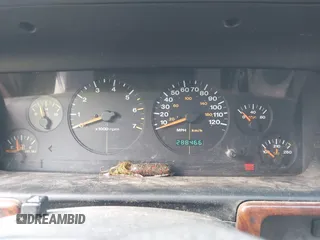 1996 Jeep Grand Cherokee Laredo with VIN 1J4EX58S1TC122268, listed as a IAAI auction lot 42005236 with 288,466 mi miles. Bid and sale history available at carsss.com. Image 7.