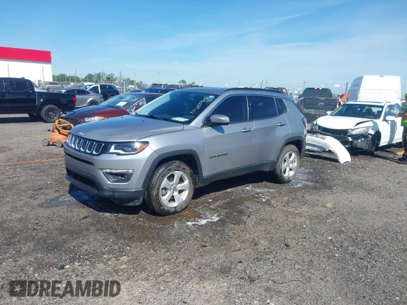 2018 Jeep Compass Latitude z VIN 3C4NJDBB2JT331854, wystawiony jako IAAI lot #42055969 z przebiegiem 135 175 mil mil oraz . Historia ofert i sprzedaży dostępna na DreamBid. Obrazek 2.