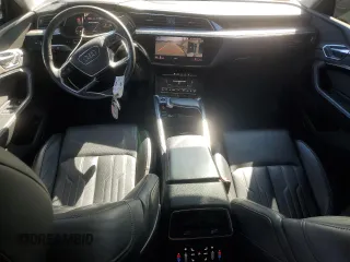 2021 Audi e-tron Prestige z VIN WA1VAAGE3MB020015, wystawiony jako Copart lot #48667165 z przebiegiem 55 428 mil mil oraz Szkody całkowita. Historia ofert i sprzedaży dostępna na DreamBid. Obrazek 8.