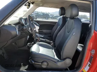 2010 MINI Hardtop с VIN WMWMF3C59ATZ64473, выставлен на аукционе Copart как лот 56569095 с пробегом 104 146 миль миль и Списание • Salvage title. История ставок и продаж доступна на DreamBid. Изображение 7.