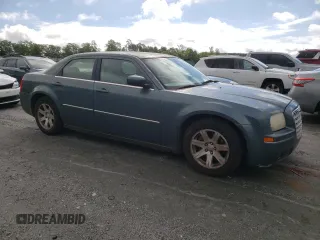 2006 Chrysler 300 Touring z VIN 2C3KA53G66H405462, wystawiony jako Copart lot #55913485 z przebiegiem 138 369 mil mil oraz Szkoda całkowita • Salvage title. Historia ofert i sprzedaży dostępna na DreamBid. Obrazek 4.