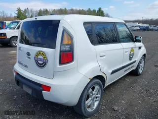 2010 Kia Soul + with VIN KNDJT2A22A7701882, listed as a IAAI auction lot 42064314 with 174,010 mi miles. Bid and sale history available at carsss.com. Image 4.