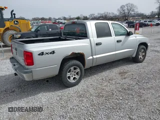 2006 Dodge Dakota SLT with VIN 1D7HW48N06S605938, listed as a IAAI auction lot 41669424 with 193,069 mi miles. Bid and sale history available at carsss.com. Image 4.