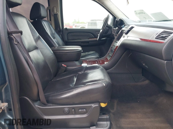 2009 Cadillac Escalade z VIN 1GYFK23249R136552, wystawiony jako IAAI lot #42055626 z przebiegiem 196 234 mil mil oraz . Historia ofert i sprzedaży dostępna na DreamBid. Obrazek 5.