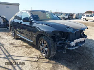 2020 BMW X4 xDrive30i z VIN 5UX2V1C08LLZ32525, wystawiony jako IAAI lot #41973195 z przebiegiem 85 222 mil mil oraz . Historia ofert i sprzedaży dostępna na DreamBid. Obrazek 1.