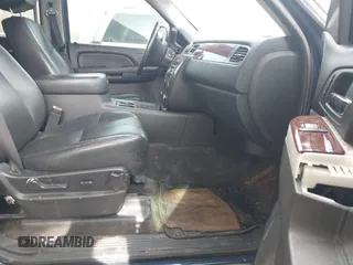 2012 Chevrolet Avalanche LT with VIN 3GNMCFE00CG274892, listed as a IAAI auction lot 41792001 with 169,920 mi miles. Bid and sale history available at carsss.com. Image 5.