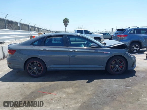2019 Volkswagen Jetta GLI S z VIN 3VW6T7BU9KM153175, wystawiony jako IAAI lot #42099719 z przebiegiem 90 608 mil mil oraz . Historia ofert i sprzedaży dostępna na DreamBid. Obrazek 13.