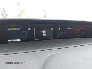 2020 Toyota Prius L Eco z VIN JTDKARFU9L3104395, wystawiony jako IAAI lot #42207156 z przebiegiem 85 572 mil mil oraz . Historia ofert i sprzedaży dostępna na DreamBid. Obrazek 7.