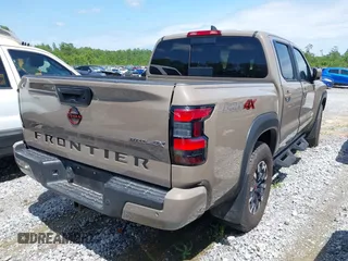 2023 Nissan Frontier Pro-4X z VIN 1N6ED1EK1PN602636, wystawiony jako IAAI lot #42018405 z przebiegiem 58 012 mil mil oraz . Historia ofert i sprzedaży dostępna na DreamBid. Obrazek 4.
