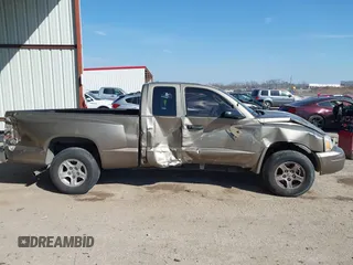 2006 Dodge Dakota SLT with VIN 1D7HE42K16S666071, listed as a IAAI auction lot 41676231 with 129,977 mi miles and . Bid and sale history available at carsss.com. Image 13.