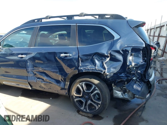 2024 Subaru Ascent Touring z VIN 4S4WMAWD8R3459203, wystawiony jako IAAI lot #41773347 z przebiegiem 1 807 mil mil oraz . Historia ofert i sprzedaży dostępna na DreamBid. Obrazek 6.