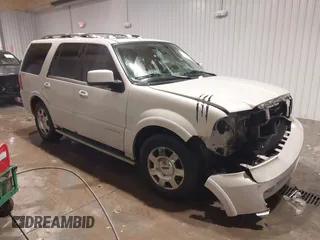 2006 Lincoln Navigator Luxury with VIN 5LMFU27536LJ20869, listed as a IAAI auction lot 41305859 with 166,845 mi miles. Bid and sale history available at carsss.com. Image 1.