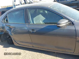 2011 Volkswagen Jetta Sedan SE w/Convenience & Sunroof PZEV with VIN 3VWDZ7AJ0BM357277, listed as a IAAI auction lot 41897588 with 149,710 mi miles. Bid and sale history available at carsss.com. Image 14.