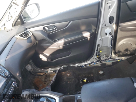 2015 Nissan Rogue SL with VIN 5N1AT2MT7FC758058, listed as a IAAI auction lot 41303736 with 43,649 mi miles. Bid and sale history available at carsss.com. Image 6.