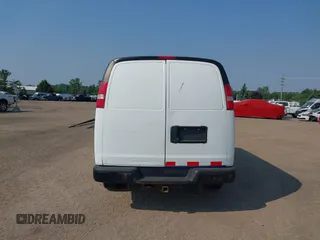 2016 Chevrolet Express Cargo z VIN 1GCWGAFF5G1131761, wystawiony jako IAAI lot #42454440 z przebiegiem 202 356 mil mil oraz . Historia ofert i sprzedaży dostępna na DreamBid. Obrazek 16.