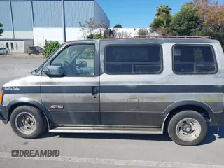 1986 Chevrolet Astro z VIN 1GCDM15Z2GB143503, wystawiony jako IAAI lot #42290965 z przebiegiem Nie podano mil oraz . Historia ofert i sprzedaży dostępna na DreamBid. Obrazek 14.