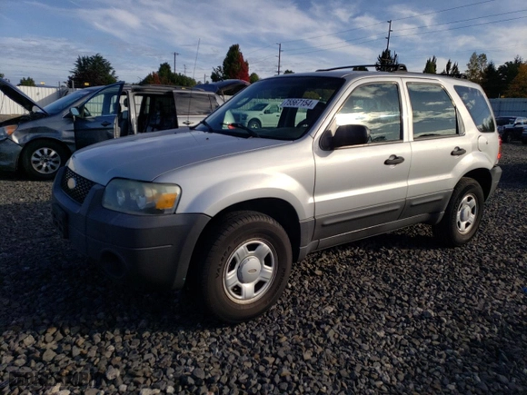 2007 Ford Escape XLS with VIN 1FMYU92Z97KA43155, listed as a Copart auction lot 75567154 with 240,603 mi miles and Salvage Title. Bid and sale history available at carsss.com. Image 1.