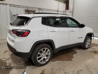 2024 Jeep Compass Latitude Lux с VIN 3C4NJDFN0RT127036, выставлен на аукционе Copart как лот 50198325 с пробегом 2 361 миль миль и Списание • Salvage title. История ставок и продаж доступна на DreamBid. Изображение 3.