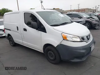2015 Nissan NV200 SV z VIN 3N6CM0KN9FK721491, wystawiony jako IAAI lot #42130042 z przebiegiem Nie podano mil oraz . Historia ofert i sprzedaży dostępna na DreamBid. Obrazek 1.