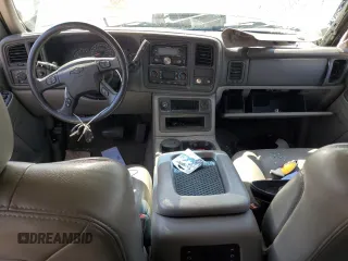 2005 Chevrolet Tahoe LT with VIN 1GNEC13T85R101175, listed as a Copart auction lot 49727485 with 187,301 mi miles and Salvage title. Bid and sale history available at DreamBid. Image 8.
