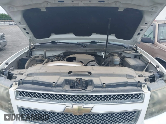2011 Chevrolet Tahoe LT with VIN 1GNSCBE01BR146546, listed as a IAAI auction lot 39196597 with 206,906 mi miles and . Bid and sale history available at DreamBid. Image 10.