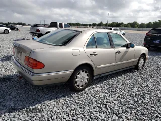 1999 Mercedes-Benz E with VIN WDBJF25H7XA934446, listed as a Copart auction lot 51386255 with 218,439 mi miles and Clean Title. Bid and sale history available at DreamBid. Image 3.