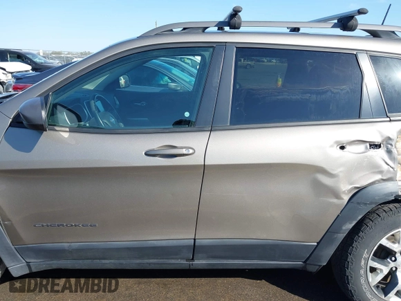2017 Jeep Cherokee Trailhawk L Plus with VIN 1C4PJMBB6HW654172, listed as a IAAI auction lot 41851236 with 104,263 mi miles. Bid and sale history available at carsss.com. Image 14.