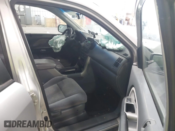 2004 Honda Pilot LX z VIN 2HKYF18154H587485, wystawiony jako IAAI lot #42407918 z przebiegiem 239 172 mil mil oraz . Historia ofert i sprzedaży dostępna na DreamBid. Obrazek 5.