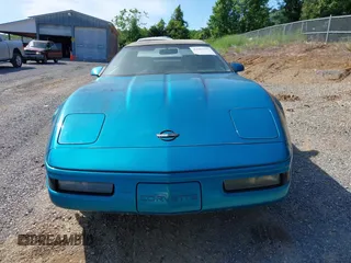 1993 Chevrolet Corvette z VIN 1G1YY33P4P5115339, wystawiony jako IAAI lot #42282352 z przebiegiem 90 578 mil mil oraz . Historia ofert i sprzedaży dostępna na DreamBid. Obrazek 13.