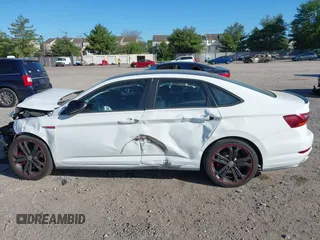 2019 Volkswagen Jetta GLI S z VIN 3VW6T7BU9KM177332, wystawiony jako IAAI lot #42197935 z przebiegiem 93 449 mil mil oraz . Historia ofert i sprzedaży dostępna na DreamBid. Obrazek 14.