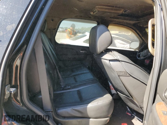 2008 GMC Yukon SLT 4SA z VIN 1GKFK13098R260463, wystawiony jako Copart lot #53386835 z przebiegiem Nie podano mil oraz Nie do naprawy • Non repairable. Historia ofert i sprzedaży dostępna na DreamBid. Obrazek 11.