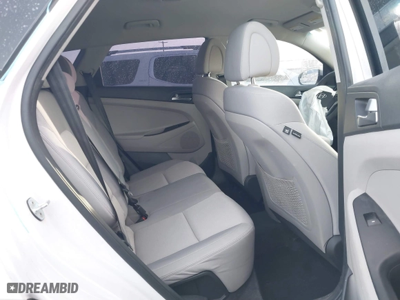 2017 Hyundai Tucson SE Plus with VIN KM8J33A44HU352769, listed as a IAAI auction lot 41106280 with 117,809 mi miles. Bid and sale history available at carsss.com. Image 8.