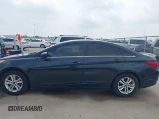 2013 Hyundai Sonata GLS z VIN 5NPEB4AC7DH551258, wystawiony jako IAAI lot #39504398 z przebiegiem 177 552 mil mil oraz . Historia ofert i sprzedaży dostępna na DreamBid. Obrazek 14.