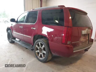 2007 Cadillac Escalade z VIN 1GYEC63857R311070, wystawiony jako IAAI lot #42380110 z przebiegiem 204 299 mil mil oraz . Historia ofert i sprzedaży dostępna na DreamBid. Obrazek 3.