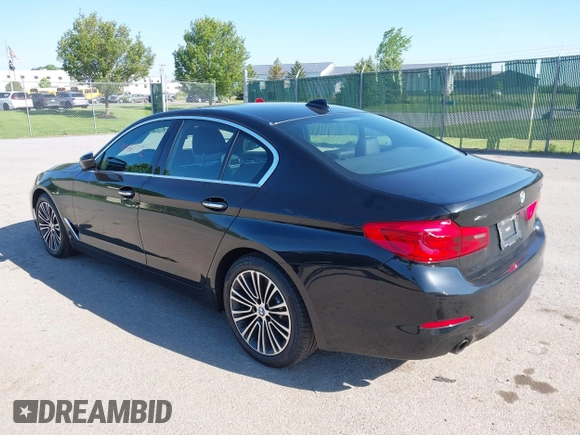 2018 BMW 5 Series 530i xDrive z VIN WBAJA7C53JG907770, wystawiony jako IAAI lot #42366172 z przebiegiem 60 979 mil mil oraz . Historia ofert i sprzedaży dostępna na DreamBid. Obrazek 3.