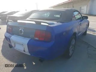 2006 Ford Mustang GT Deluxe z VIN 1ZVHT85H865217375, wystawiony jako IAAI lot #42770588 z przebiegiem Nie podano mil oraz . Historia ofert i sprzedaży dostępna na DreamBid. Obrazek 4.