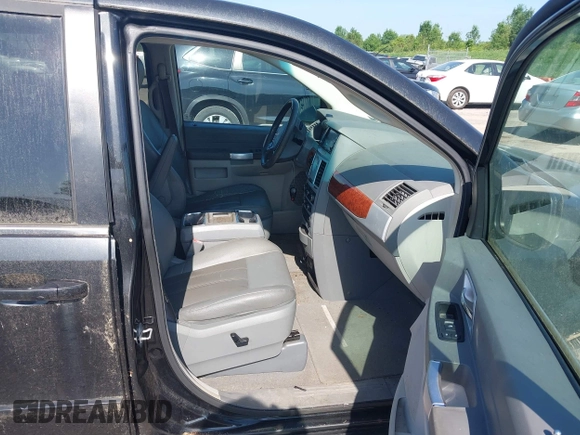 2008 Chrysler Town & Country Touring with VIN 2A8HR54P48R736561, listed as a IAAI auction lot 42562758 with 187,852 mi miles and . Bid and sale history available at DreamBid. Image 5.