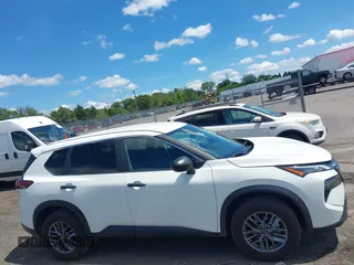 2024 Nissan Rogue S z VIN 5N1BT3AB7RC670251, wystawiony jako IAAI lot #42537291 z przebiegiem 37 019 mil mil oraz . Historia ofert i sprzedaży dostępna na DreamBid. Obrazek 13.