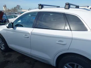 2020 Audi Q5 Premium z VIN WA1ANAFY2L2046974, wystawiony jako IAAI lot #41933942 z przebiegiem 53 911 mil mil oraz . Historia ofert i sprzedaży dostępna na DreamBid. Obrazek 15.