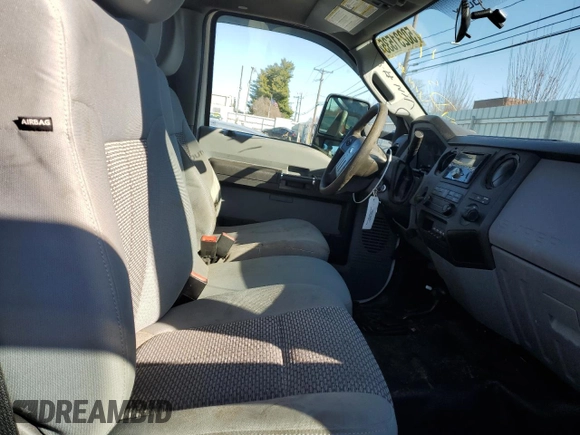 2014 Ford F-250 XL z VIN 1FTBF2B63EEB38789, wystawiony jako Copart lot #50231535 z przebiegiem 204 782 mil mil oraz Czysty tytuł • Clean title. Historia ofert i sprzedaży dostępna na DreamBid. Obrazek 10.