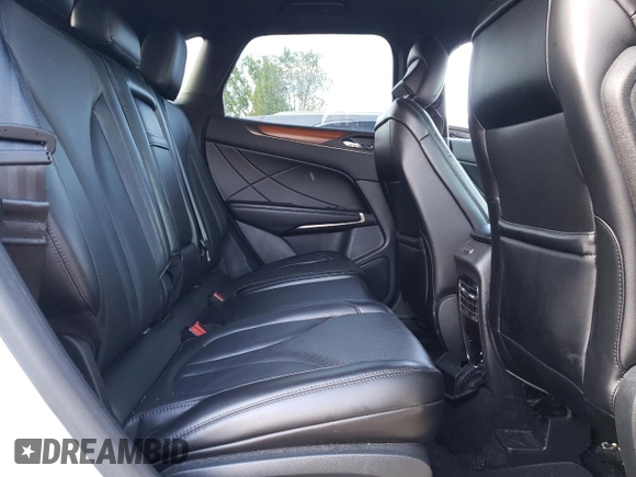 2018 Lincoln MKC Reserve z VIN 5LMCJ3D94JUL13544, wystawiony jako Copart lot #61193235 z przebiegiem 28 353 mil mil oraz Szkoda całkowita • Salvage title. Historia ofert i sprzedaży dostępna na DreamBid. Obrazek 11.