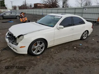 2005 Mercedes-Benz E 500 z VIN WDBUF83J45X174069, wystawiony jako Copart lot #84876644 z przebiegiem Nie podano mil oraz Szkoda całkowita • Salvage title. Historia ofert i sprzedaży dostępna na DreamBid. Obrazek 1.