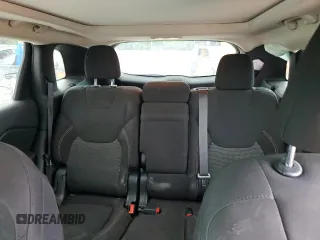 2016 Jeep Cherokee Altitude z VIN 1C4PJLCB5GW342237, wystawiony jako Copart lot #55676175 z przebiegiem 210 990 mil mil oraz Szkoda całkowita • Salvage title. Historia ofert i sprzedaży dostępna na DreamBid. Obrazek 10.