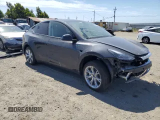 2024 Tesla Model Y Long Range z VIN 7SAYGDEE6RF032348, wystawiony jako Copart lot #58158355 z przebiegiem Nie podano mil oraz Szkoda całkowita • Salvage title. Historia ofert i sprzedaży dostępna na DreamBid. Obrazek 4.
