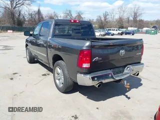 2016 Ram 1500 Big Horn z VIN 3C6RR7LT3GG123977, wystawiony jako IAAI lot #41869762 z przebiegiem 178 415 mil mil oraz . Historia ofert i sprzedaży dostępna na DreamBid. Obrazek 3.