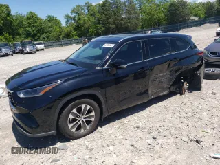 2021 Toyota Highlander XLE with VIN 5TDHZRBH9MS128000, listed as a Copart auction lot 56764945 with 61,147 mi miles and Clean title. Bid and sale history available at DreamBid. Image 1.