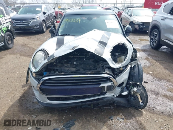 2016 MINI Hardtop 4 Door z VIN WMWXU1C54G2A93779, wystawiony jako IAAI lot #41933339 z przebiegiem 85 000 mil mil oraz . Historia ofert i sprzedaży dostępna na DreamBid. Obrazek 6.